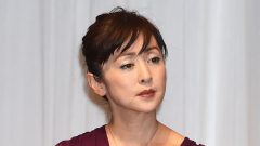 斉藤由貴、離婚報道の“タイミング”に頭を抱える人々