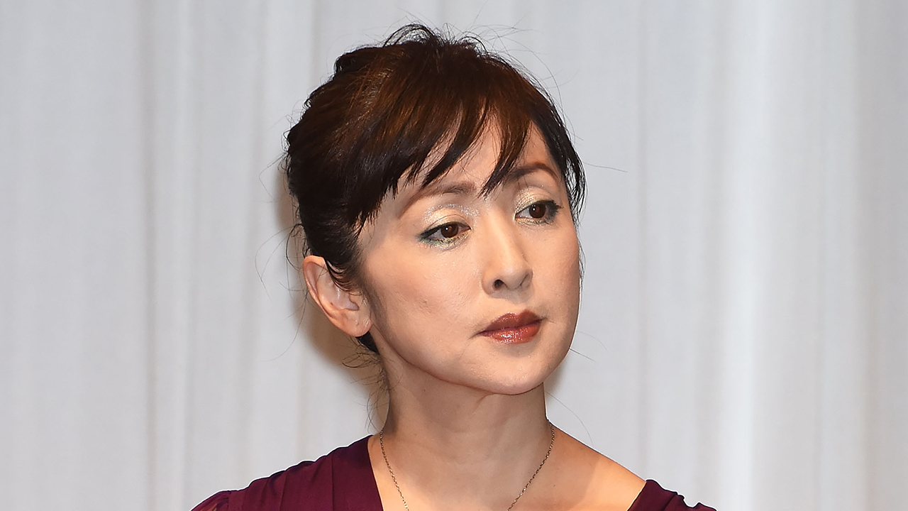 斉藤由貴、離婚報道のタイミングに頭を抱える人々の画像1