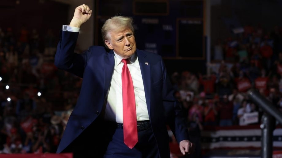 トランプ政権のメディア攻撃が先鋭化　「包囲」された報道の自由