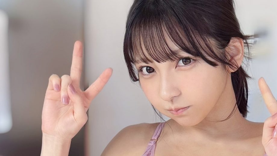 十味、ダブルピースで完璧ボディ