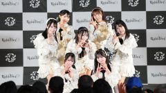 秋元康プロデュースの女性17人組グループRain Treeがメジャーデビュー