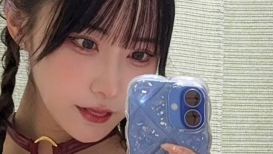 伊織芽衣、鋭角バニーの超攻撃的セルフィ