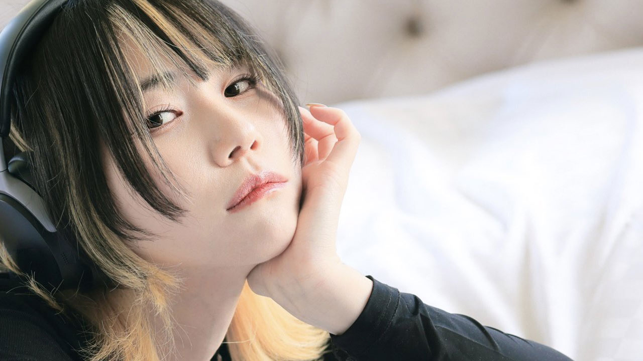 仁藤りさ、挟まれたいヒップの画像1