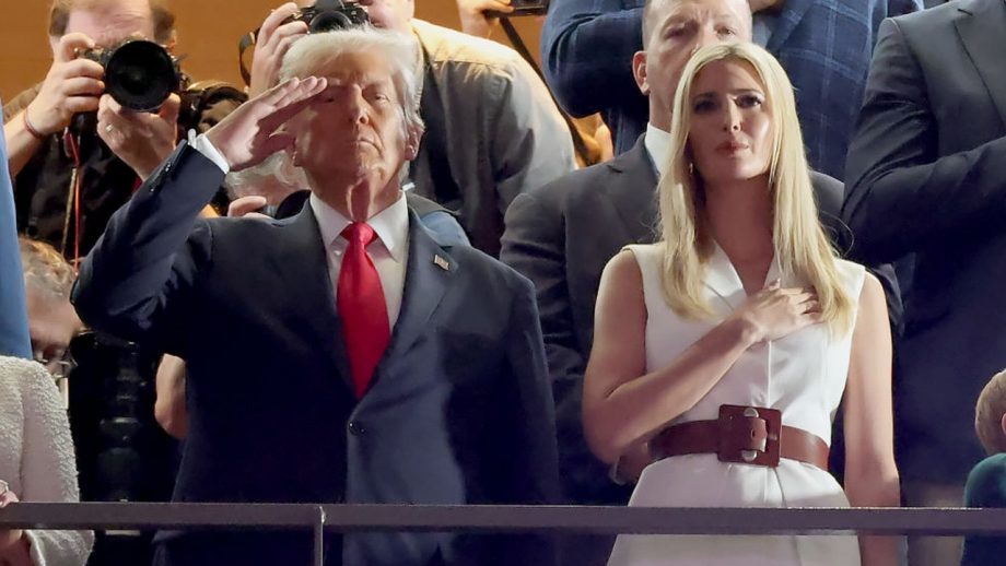 「スーパーボウル」を政治利用しようとしたトランプ大統領　帰りは渋い顔