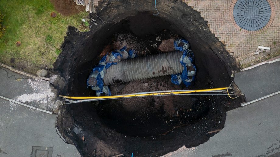 八潮陥没事故で悠仁さまの筑波ご通学プランに黄信号…復旧工事が始まれば渋滞悪化は必至、通学時間は計算不能に