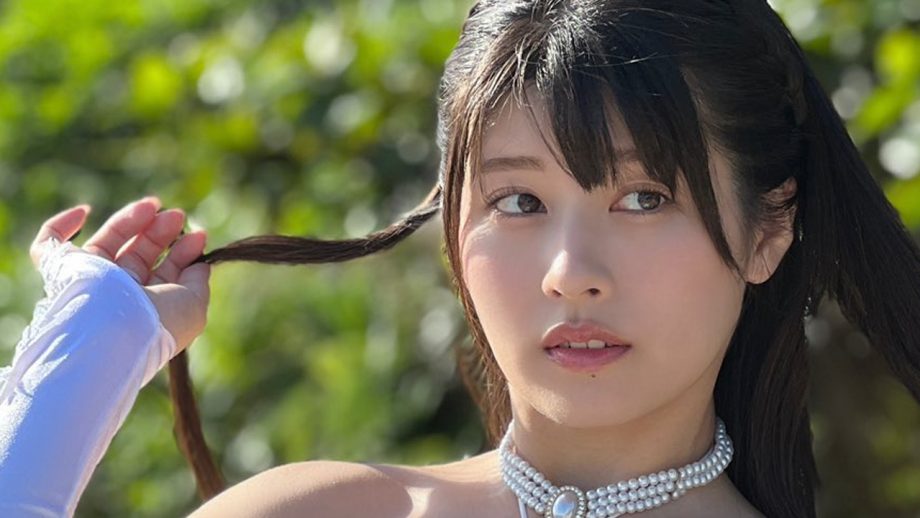 ちとせよしの、眼福のホワイト変形スタイル