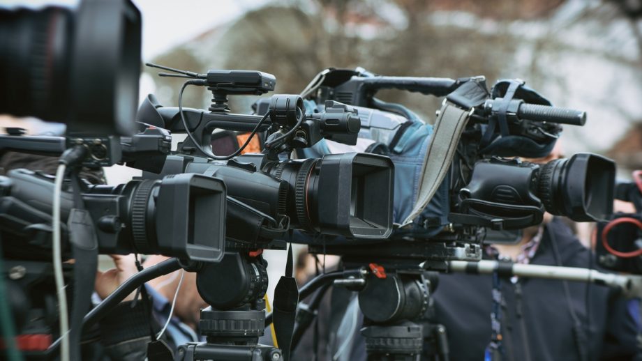 財界のドン・新浪剛史氏の乱痴気パーティー全貌　衝撃の破廉恥写真