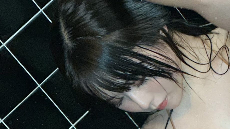 東雲うみ、むっちり濡れボディ