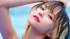 仁藤りさ、絶品の骨格美