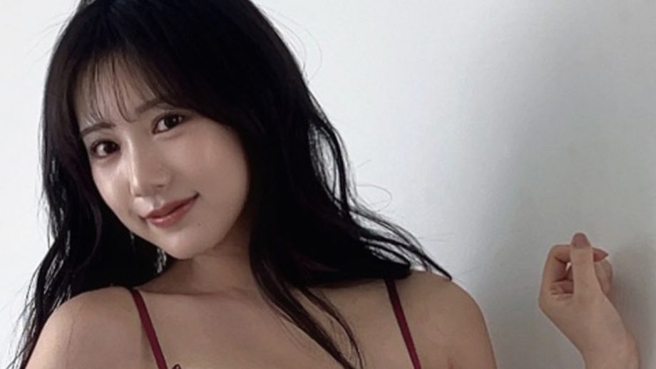 横野すみれ、史上最強ガーター美女