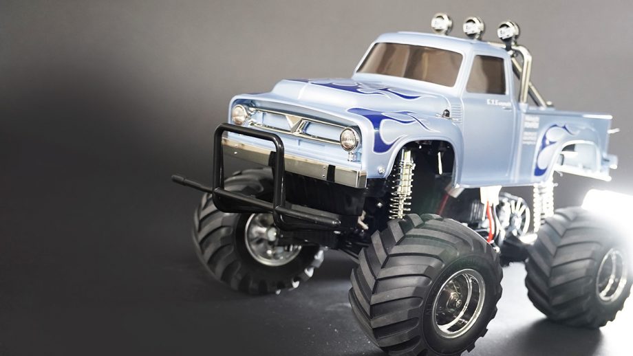 【動画】藤原ナミ、愛車ミッドナイトパンプキンを激写