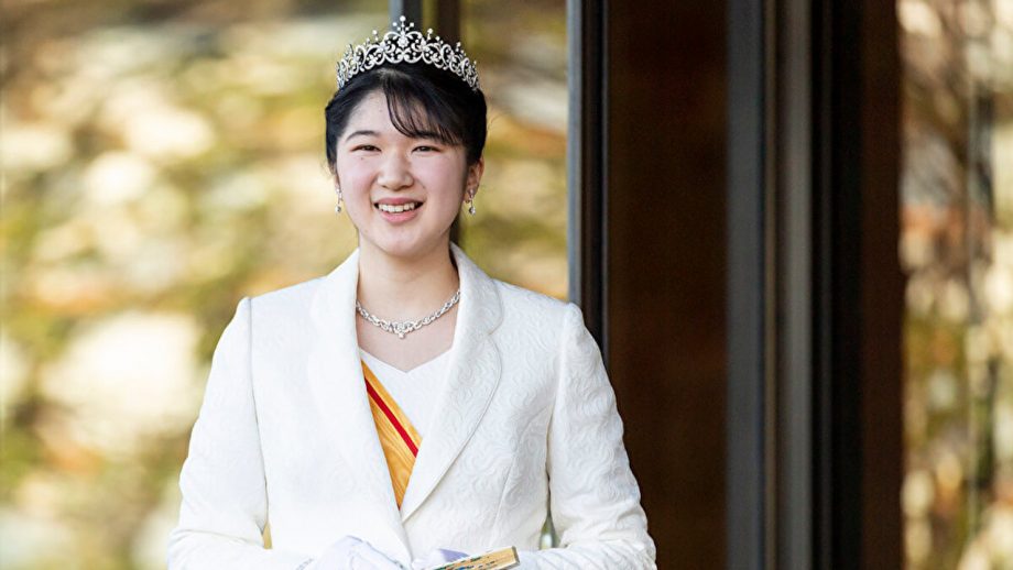 女性皇族の成年式では、「エプロンみたいな布」を後ろに巻く？　知られざる皇族の儀式