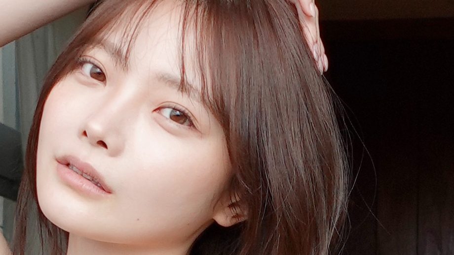 新谷姫加、和室でランジェリー