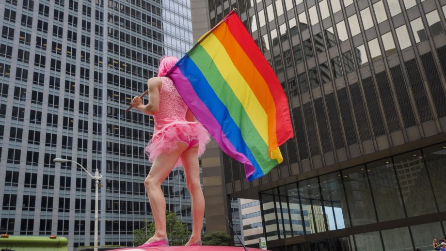 米ユタ州がLGBTQ「レインボーフラッグ」禁止に　「プライド月間」前に緊張高まる