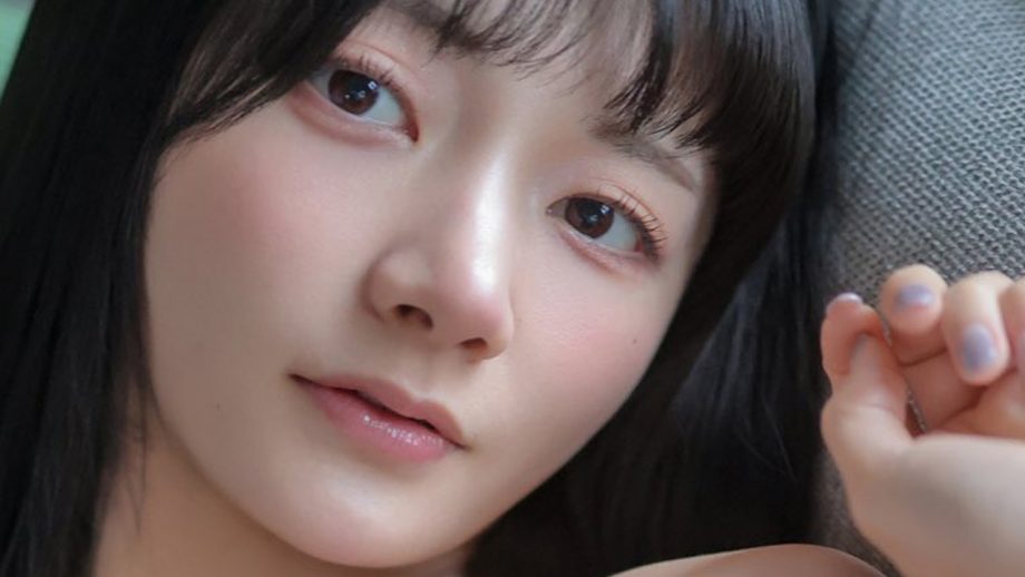 尊みを感じて桜井、誘惑のニットビキニ