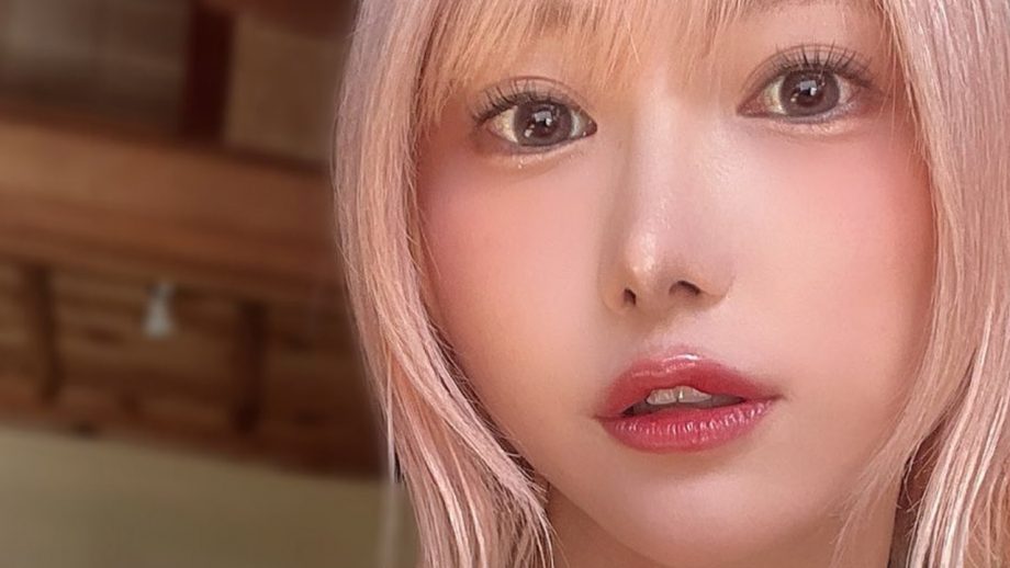 篠崎こころ、吸い込まれる美貌