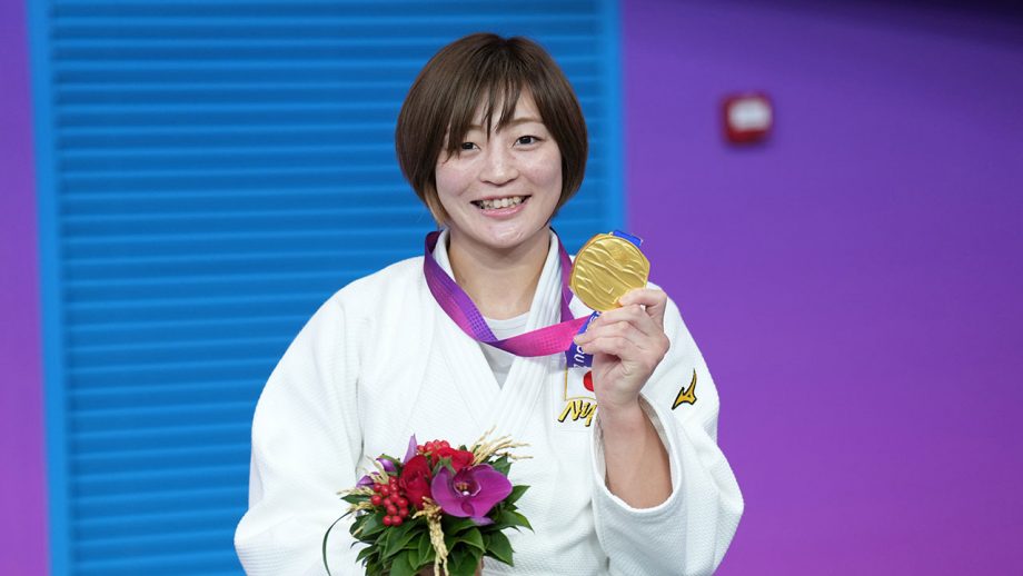 紐ビキニ姿が話題になった「角田夏実」、大手芸能プロが「強い関心」……有力候補はホリプロや吉本興業？