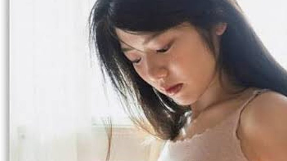 山田かな、腹斜筋の上の丸み