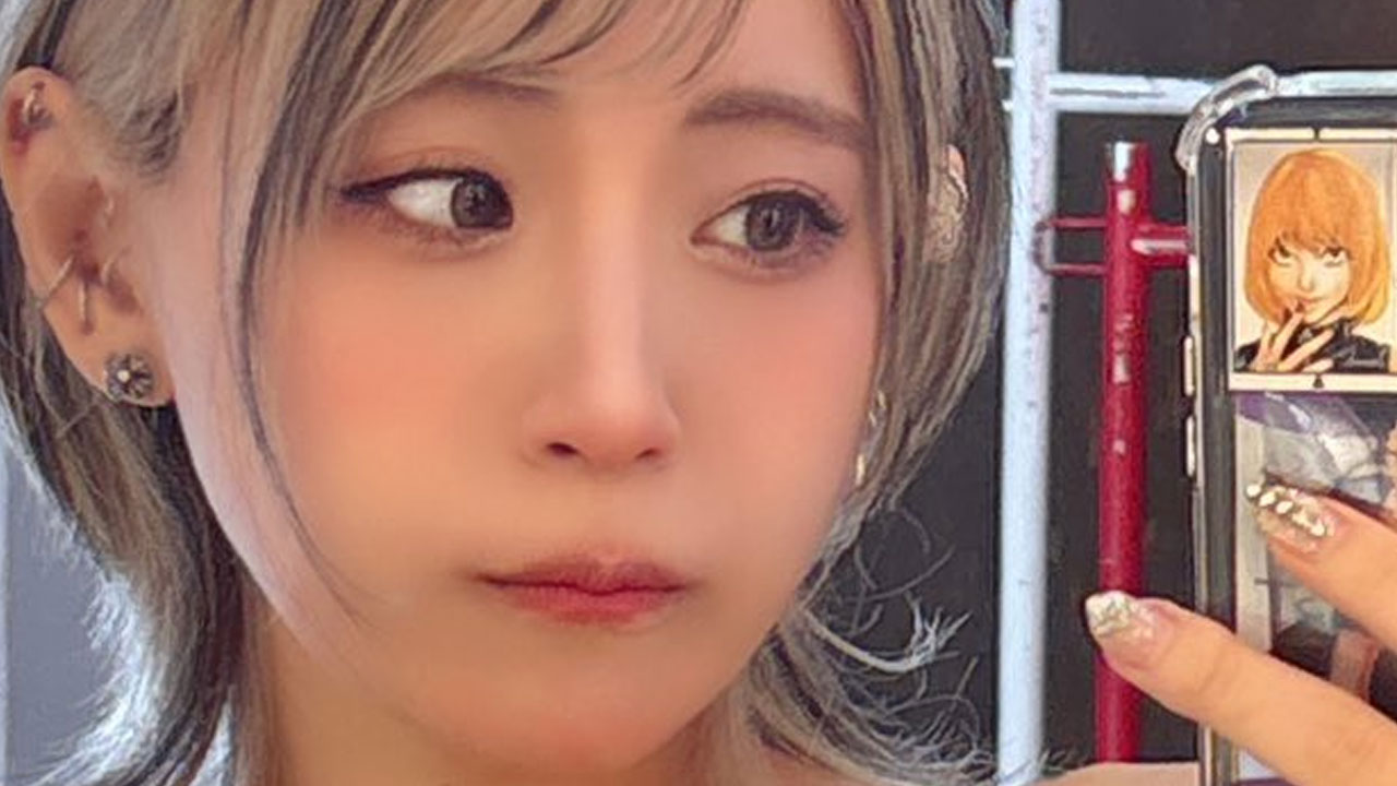 つんこ、お着換え自撮りの画像1