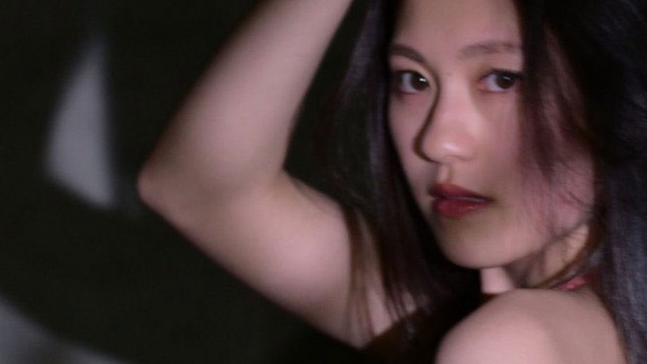 藤原ナミ、扇情的にワイルドに