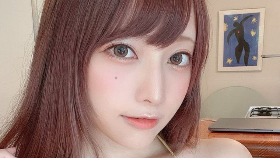 宮本彩希、金ビキニで万バズ