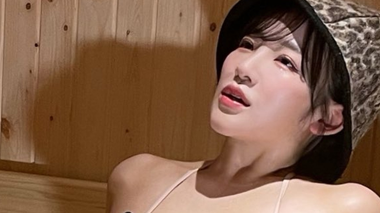 天木じゅん、サウナで汗だく艶だくの画像1