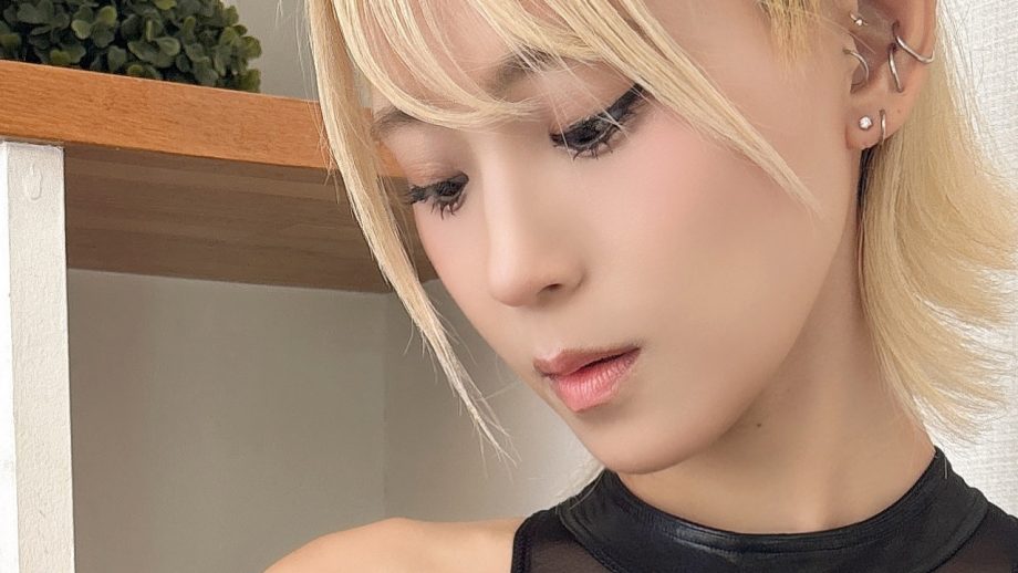 つんこ、透けハイレグ