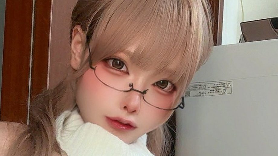 水羽えと「あのセーターの驚愕の着こなし」