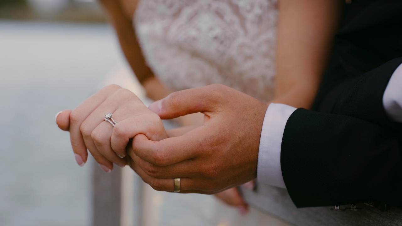 なぜ芸人は「結婚を隠す」のか? バッテリィズ・エースら「実は結婚していた」報告ラッシュの画像1