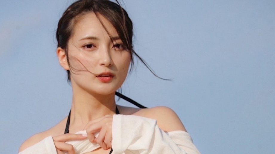 宇佐美彩乃｜海風に揺れる、きみの決意