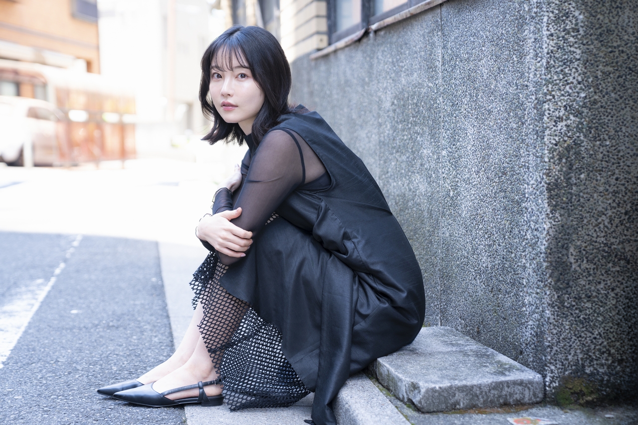 国内外から熱い注目を浴びる実力派俳優・向里祐香インタビュー 山本直樹の名作を実写化した映画『YOUNG&FINE』で風変わりな高校教師を好演の画像1