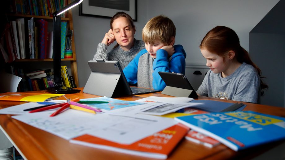 高校生の進路相談相手1位「母親」に潜む危険…子どもの進学に親ができる選択