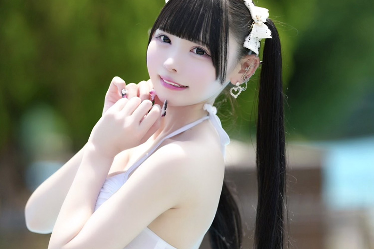 NANA、白ビキニのシンデレラ