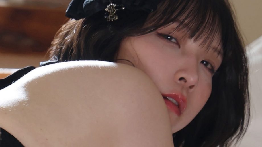 あまつまりな、美しき四つん這い