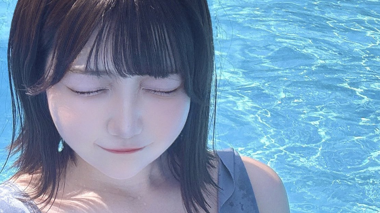 愛白かなた、プールの蒼天使の画像1