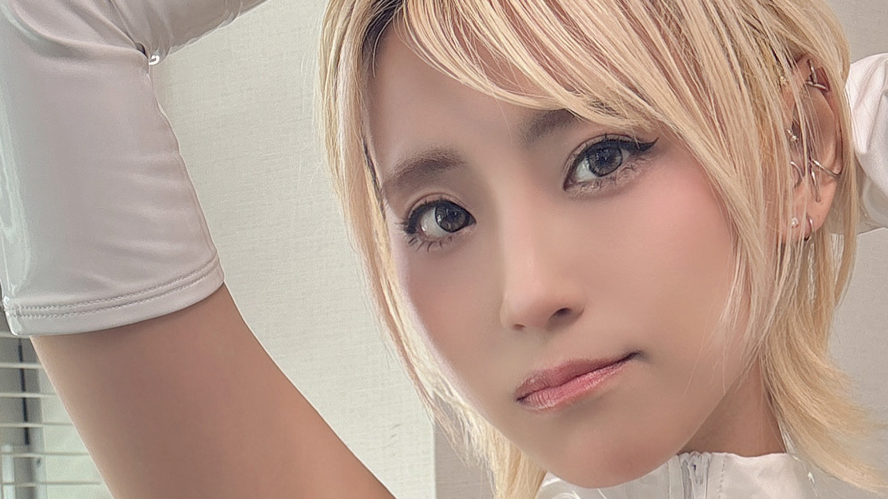 つんこ、魅惑のハイレグ谷間ワキの画像1