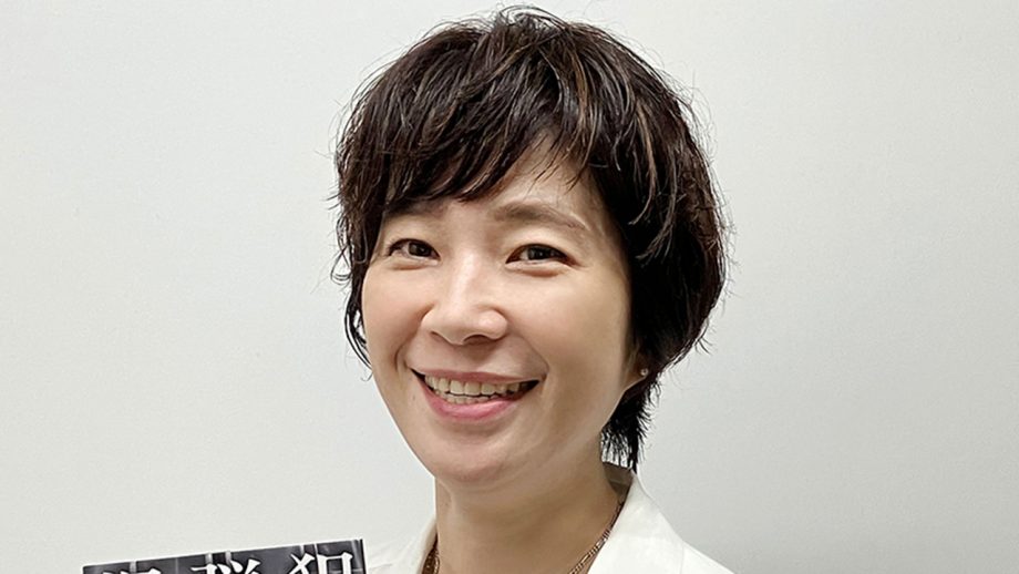 話題の新刊『爆弾犯の娘』梶原阿貴が語る、指名手配犯だった父親との葛藤の日々