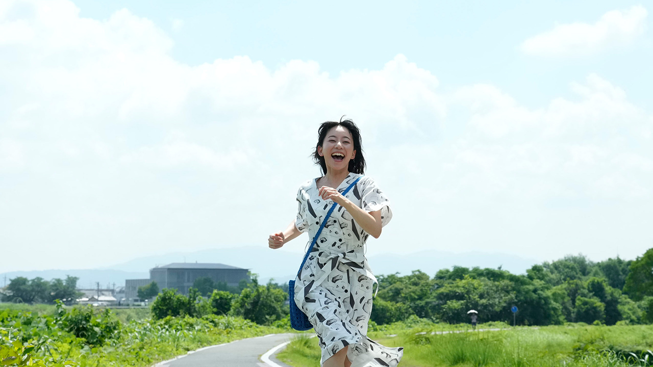 話題の新刊『爆弾犯の娘』梶原阿貴が語る、指名手配犯だった父親との葛藤の日々の画像7