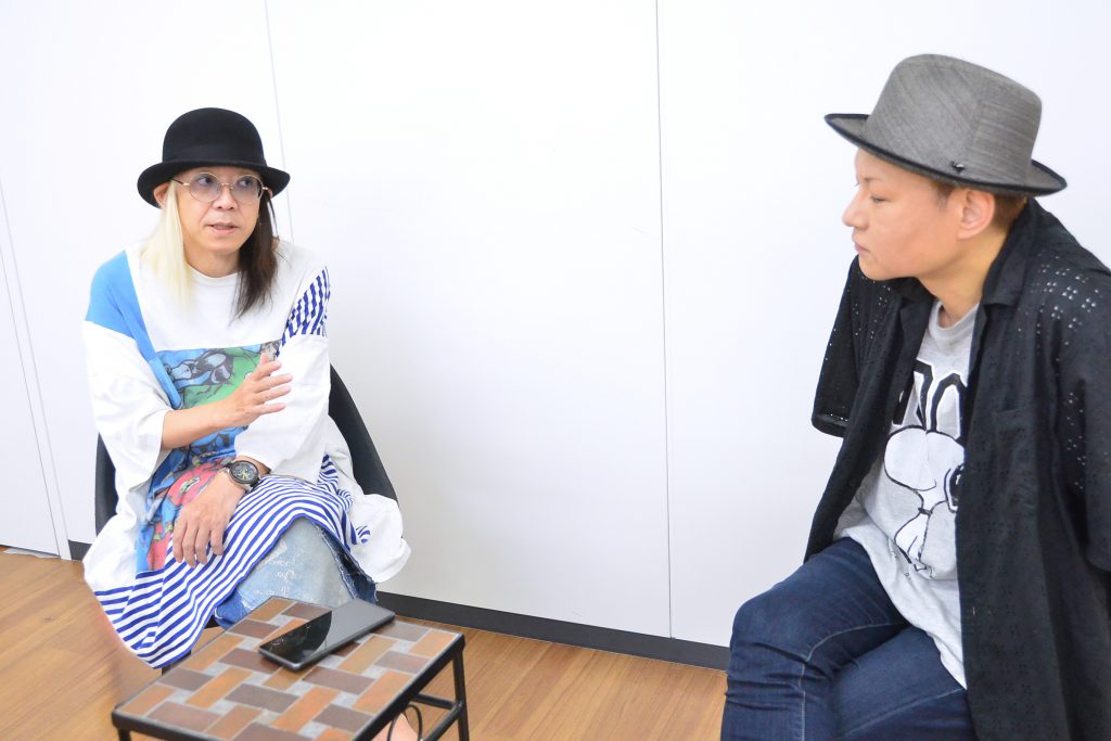 KIBA（L）、RYO（R）