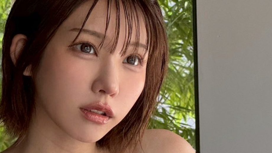 えなこ、ぽってりと色っぽく…