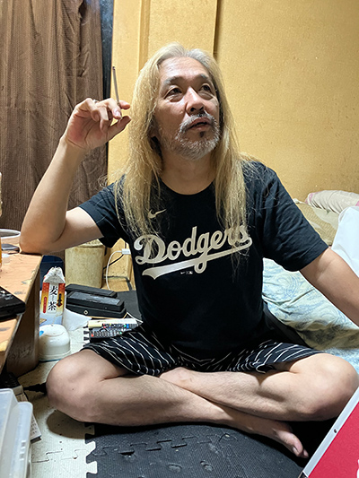 迷惑系ギタリスト屍忌蛇が「頭の中身とエフェクターケースの中身」をブチまける！の画像1