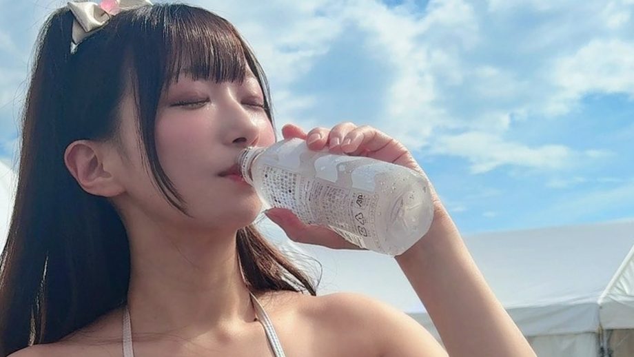 小日向ななせ、ぐびぐ美女