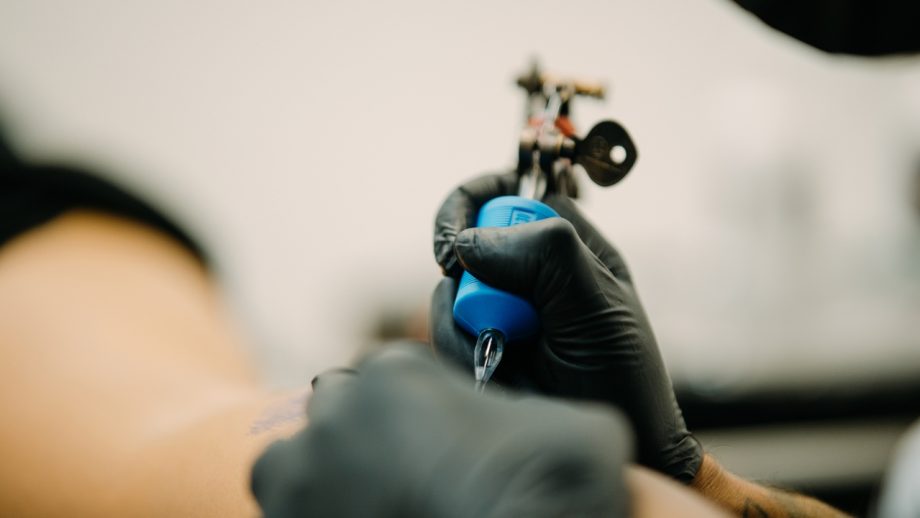 芸能人タトゥー騒動　最大の炎上ケース、長濱ねるは“確信犯”の可能性？