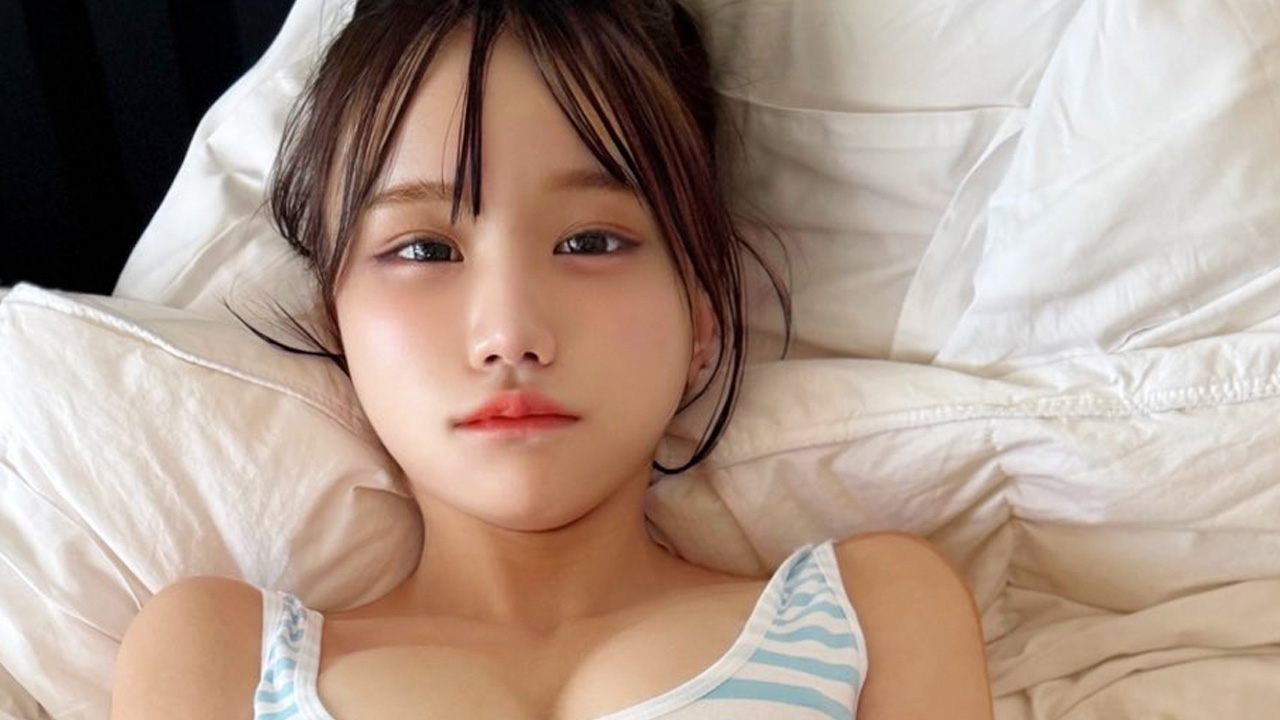 みもれもん、抜群の縞パンの画像1