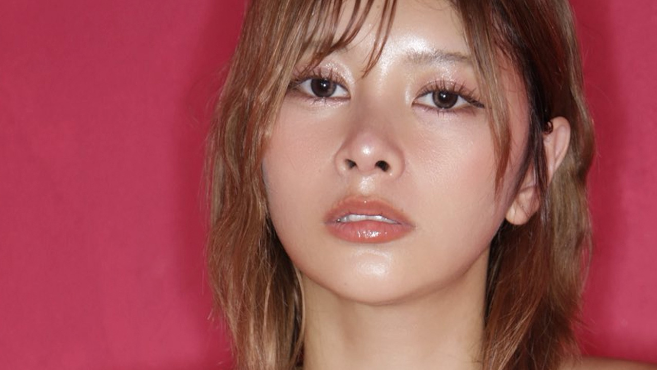 山田あい|紅に揺れるの画像1