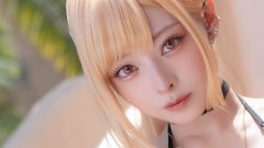 あやリる、真夏の金髪ビキニ