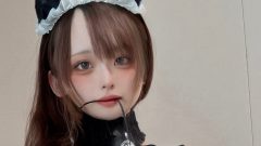 天然水、黒タイツ透けムチ咥えメイド