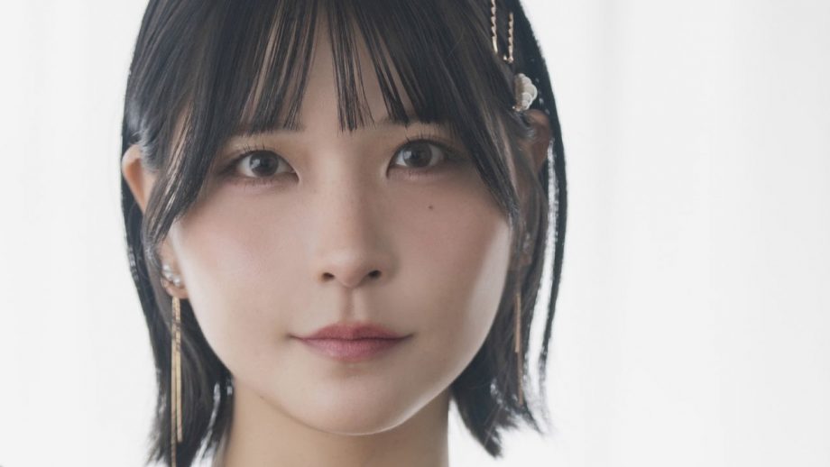 あまつまりな、コートの下のすごい体