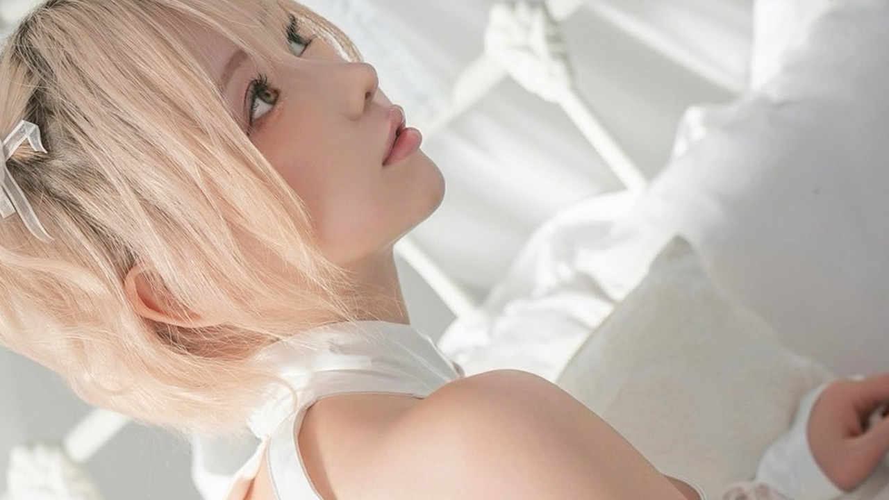 篠崎こころ、純白の美貌の画像1