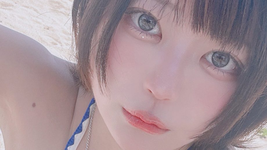 あまねみや｜砂浜のセルフィー